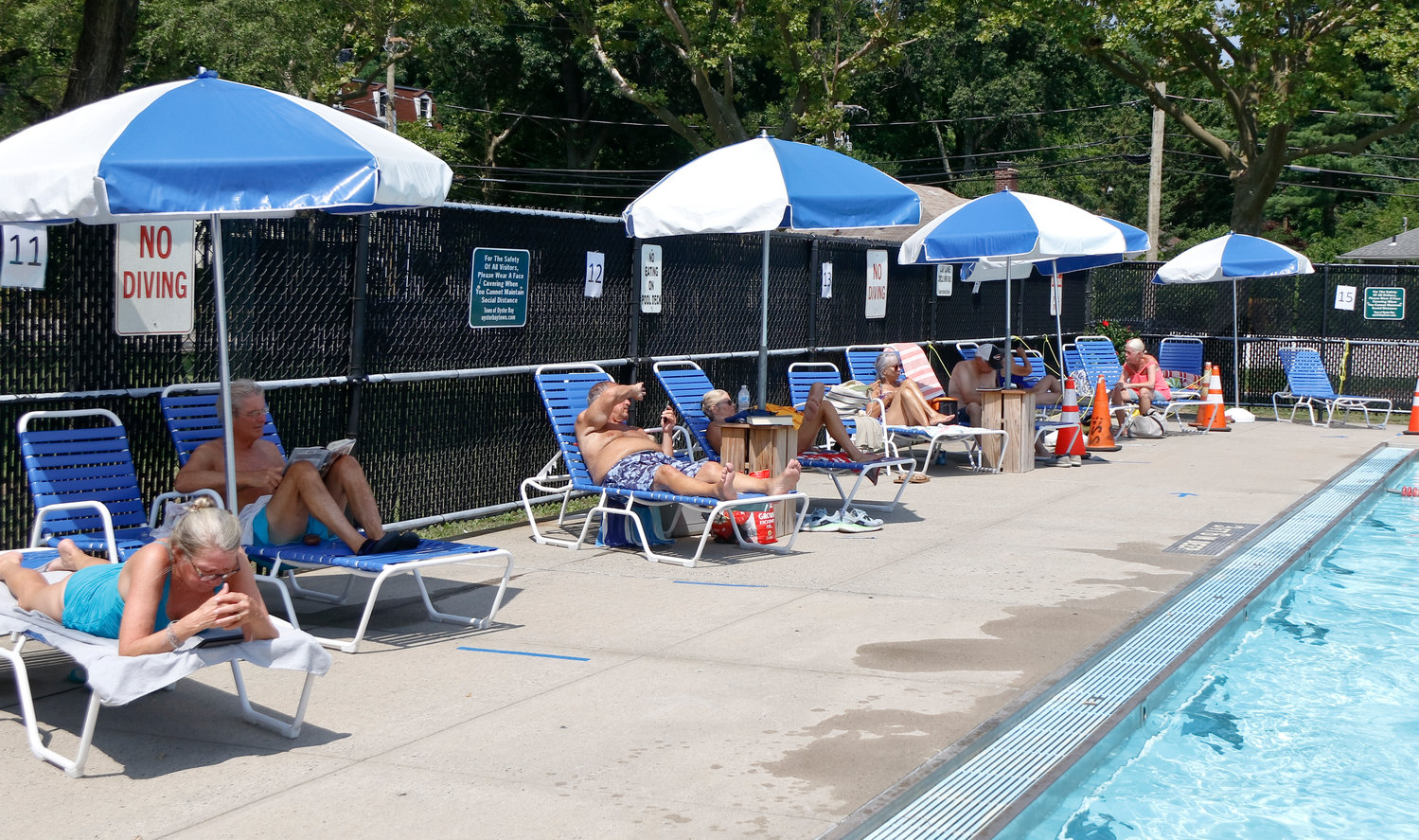 As crowds fill Tappen Pool, Town of Oyster Bay adds a time limit